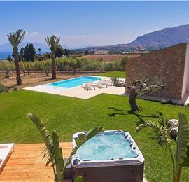 3 bedroom villa with infinity pool and jacuzzi, Scopello, sleeps 5-6